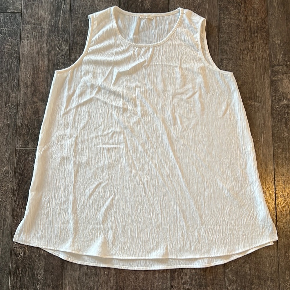 Gorgeous white layering tank - perfect for fall under a cardigan!